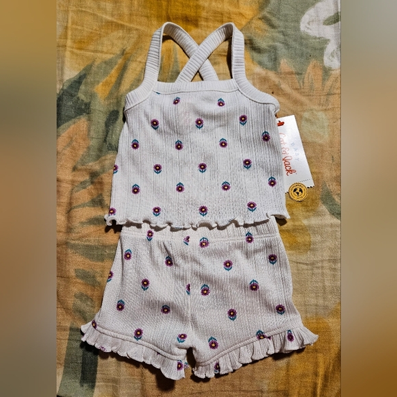 ☘️3/$15☘️ Baby Girl 3 Outfits Bundle - Picture 4 of 4